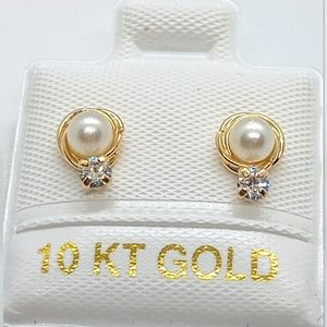 Freshwater Pearl and Zirconia 10K Gold Earrings Studs